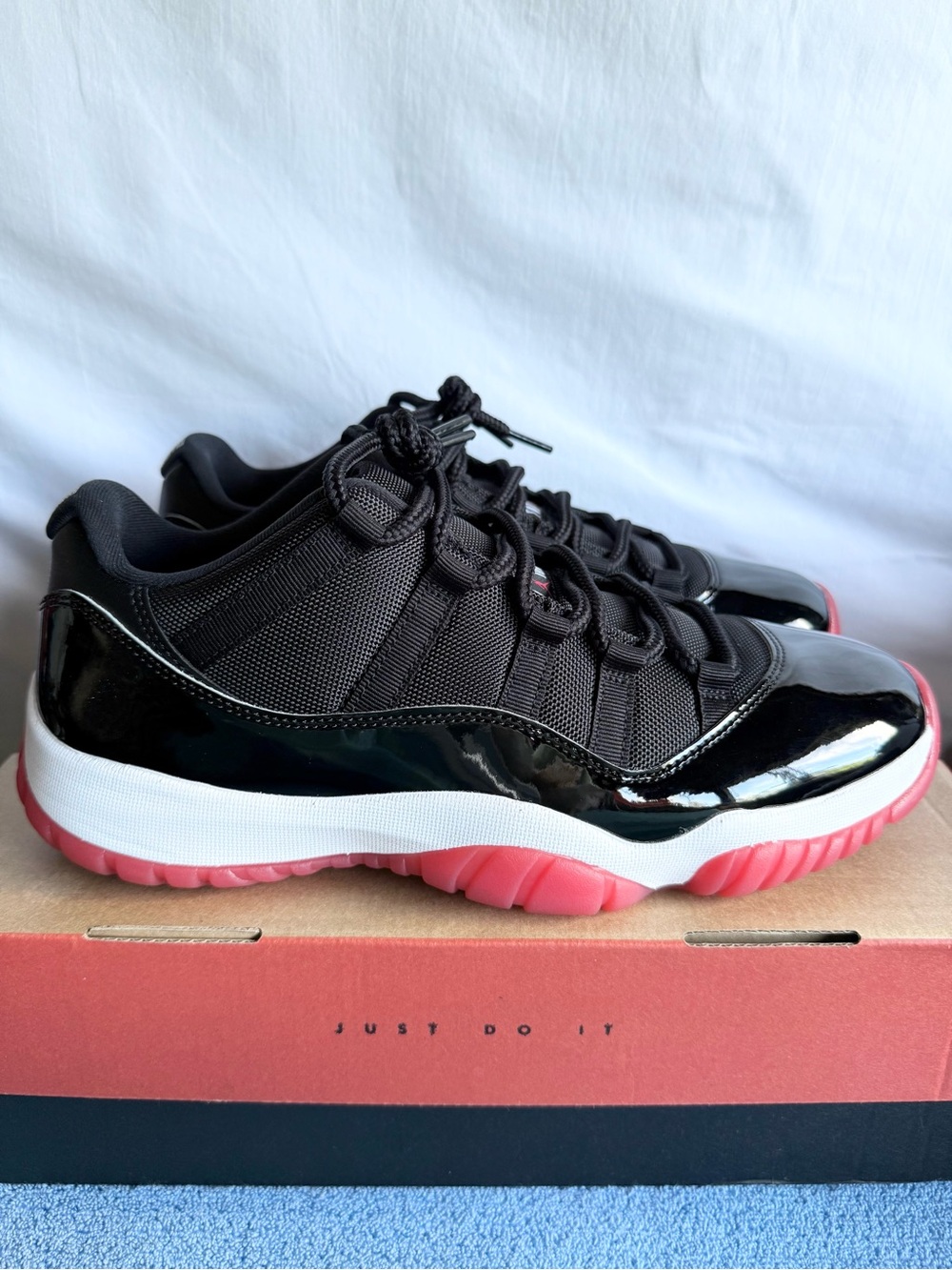 AUTHENTIC Jordan 11 Retro Low Bred size 10.5 FV5104-006 2025 VNDS